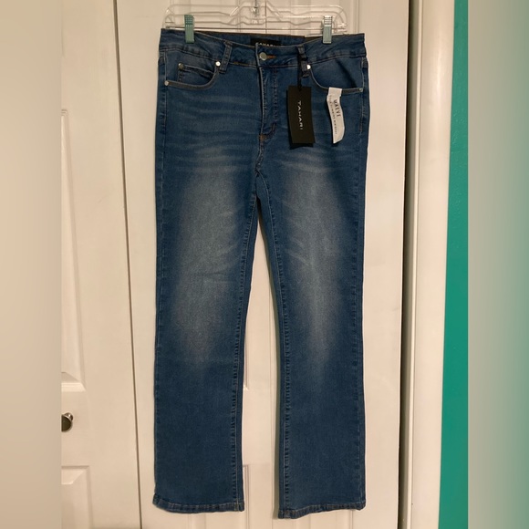 Tahari Denim - Tummy Tuck Jeans by Tahari